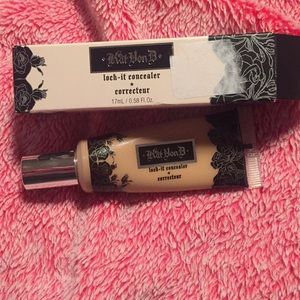 LIKE NEW Kat Von D lock it concealer medium